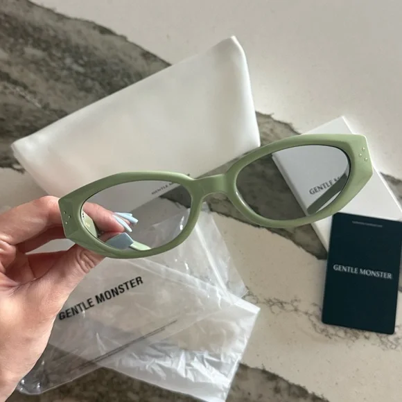 GENTLE MONSTER Sage Green Sunglasses - Picture 5 of 8